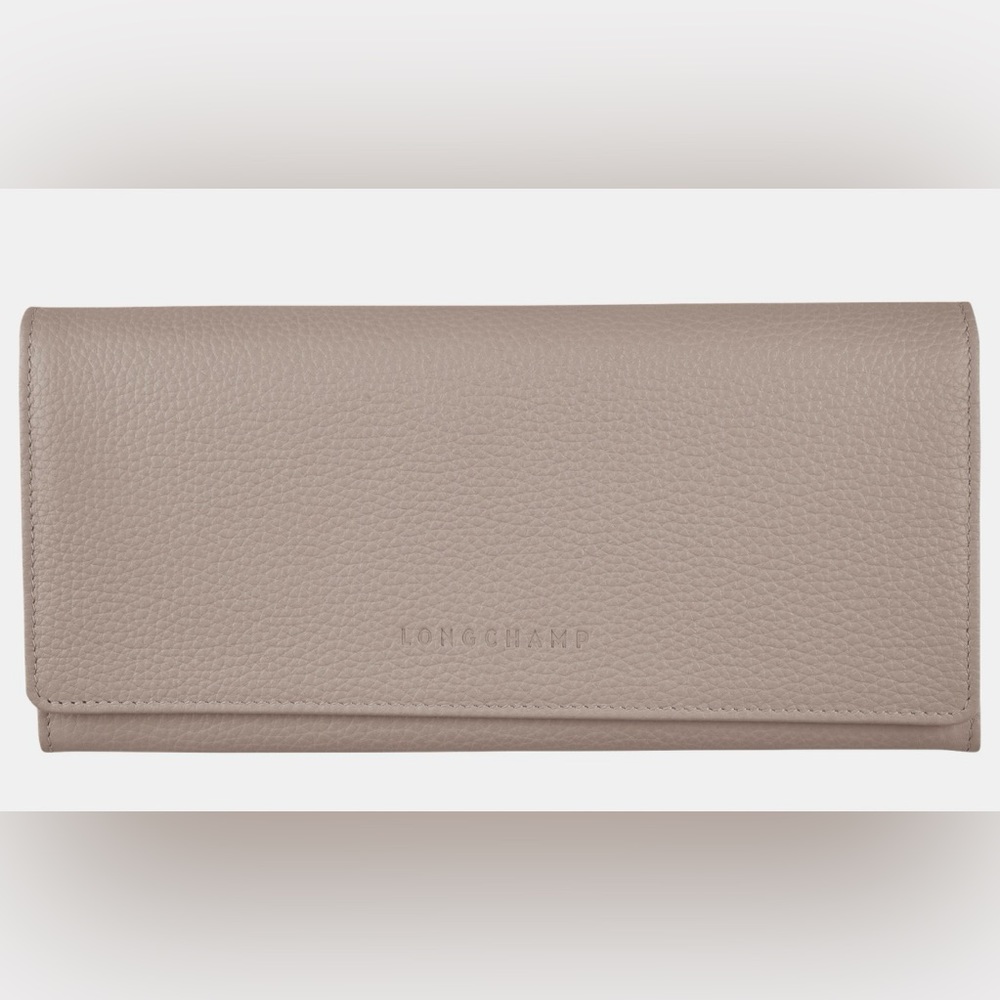 Excellent Preloved Longchamp Wallet. Used once only.
